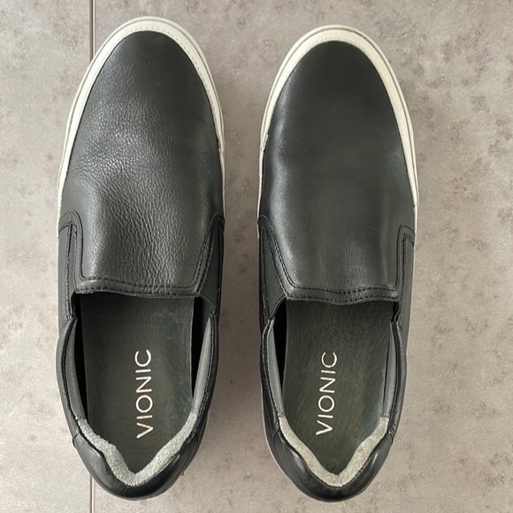 Vionic Black April Slip On Sneakers excellent condition leather arch support 7.5 - Picture 2 of 15